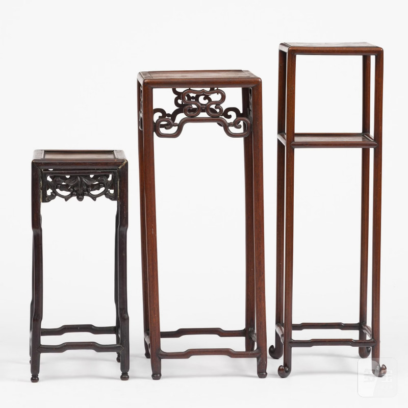 A group of three hardwood tall tables, - 图6